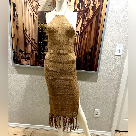 Tied Backless Split Thigh
Fringe Hem Halter Dress - Picture 3 of 11